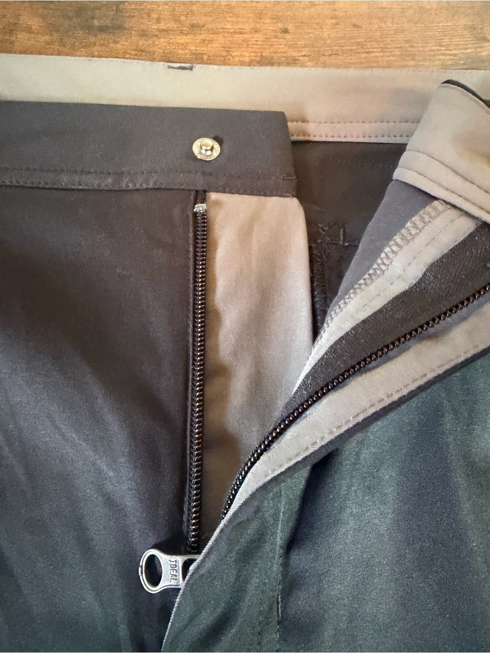Roundtree & Yorke Performance Straight Fit Flat Front Shorts size 42 -9” Inseam - Picture 11 of 13